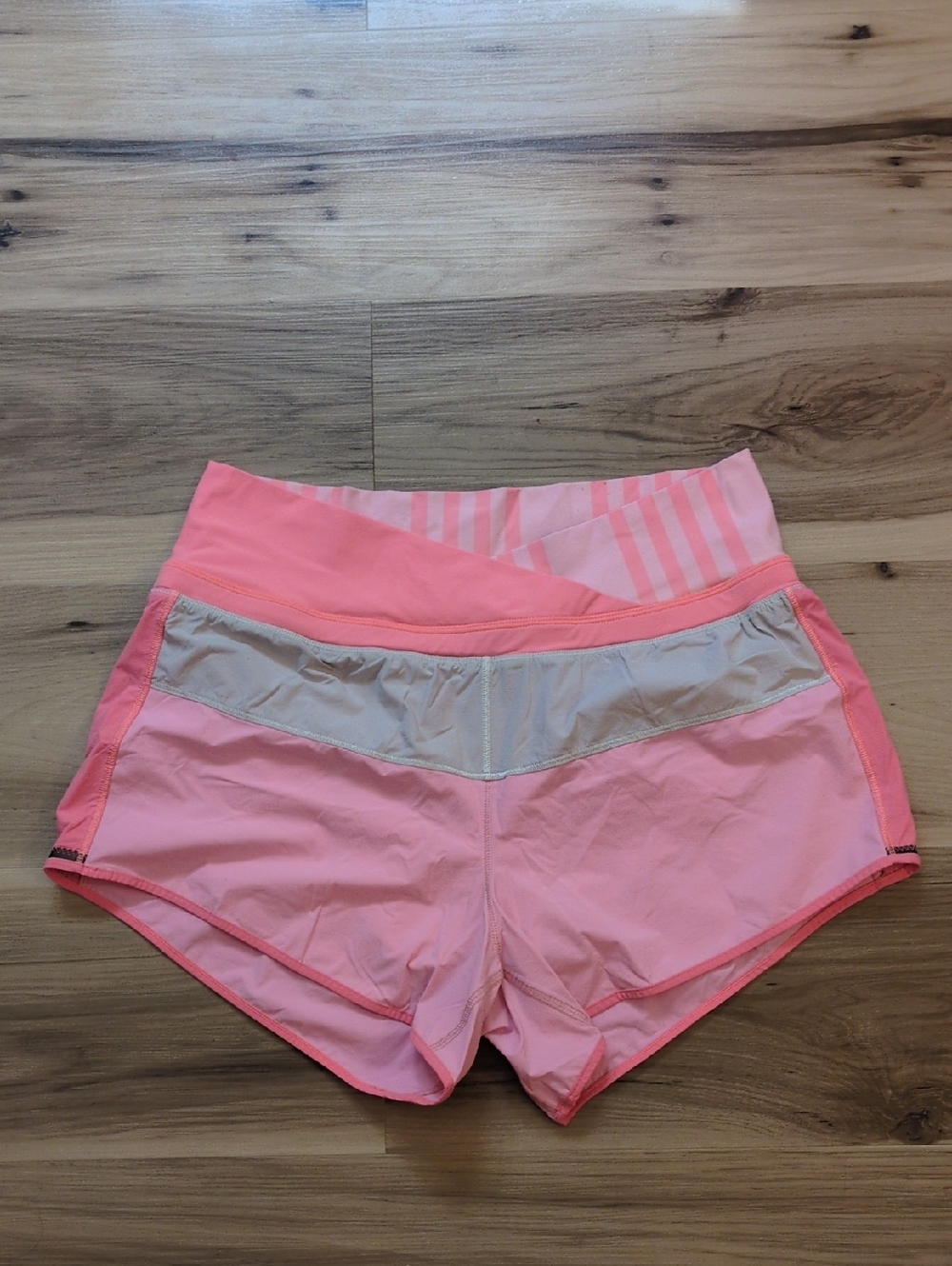 EUC Lululemon Run: Pace Short Bleached Coral/Dune/Pop Orange Size 6